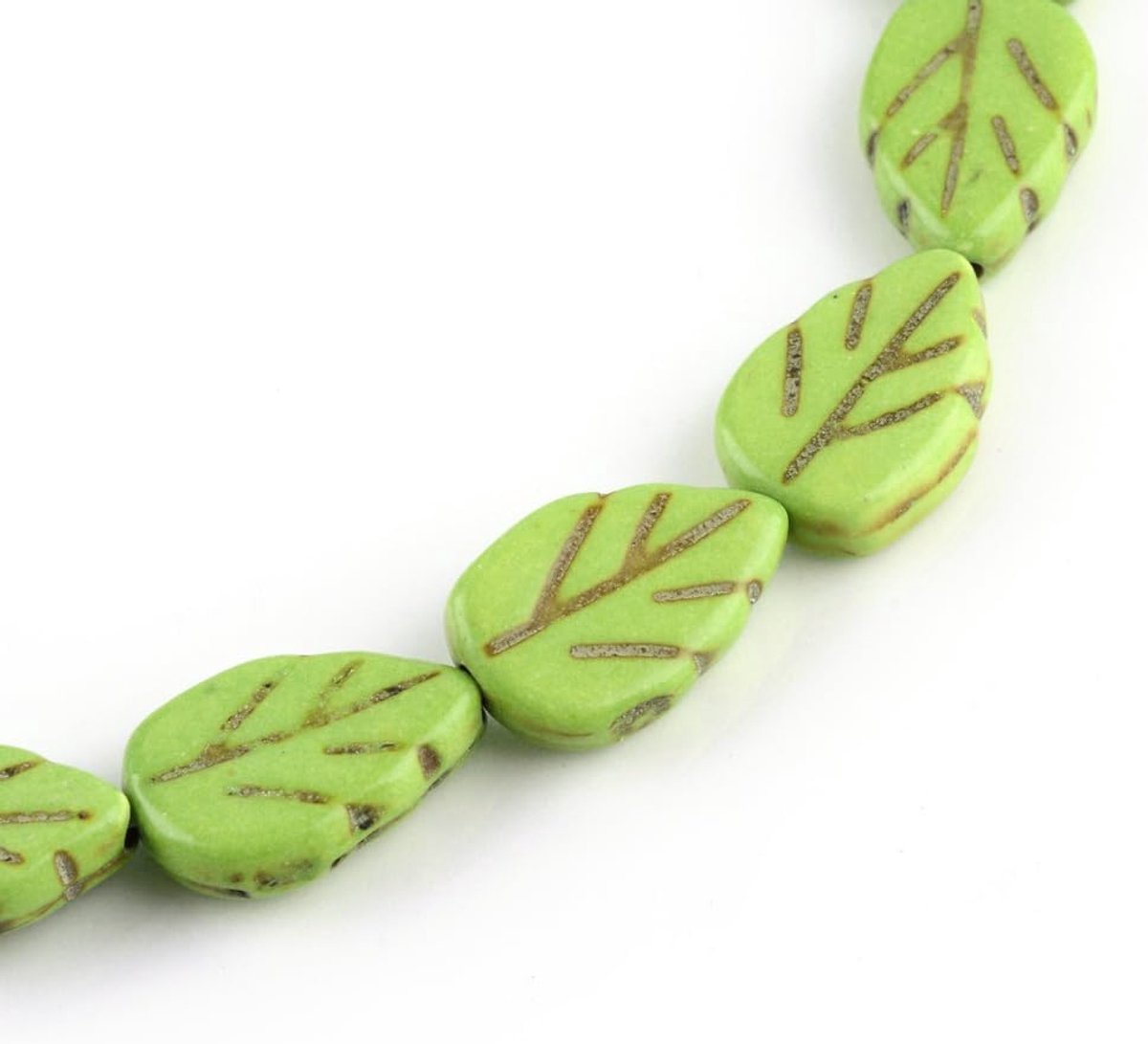 640st synthetische geverfde turkooise losse kralen, lichtgroene boomblad-edelstenen voor doe-het-zelf sieraden maken, armband, ketting, oorbellen, knutselen