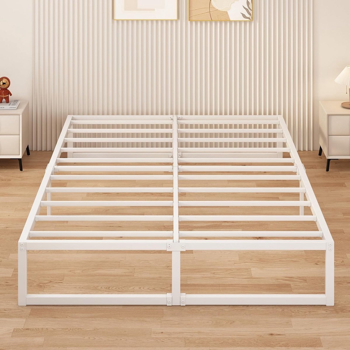 Bedframe 150x190 cm, Metalen Platform Tweepersoonsbedframe met Zware Metalen Latten voor Stabiele Ondersteuning, Eenvoudige Montage, Geruisloos, Geen Boxspring Nodig, 30 cm Hoog, Wit