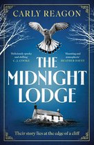 Boekomslag: 'The Midnight Lodge' van Carly Reagon met een vogel boven een eenzaam huis op een klif tegen een blauwe lucht.