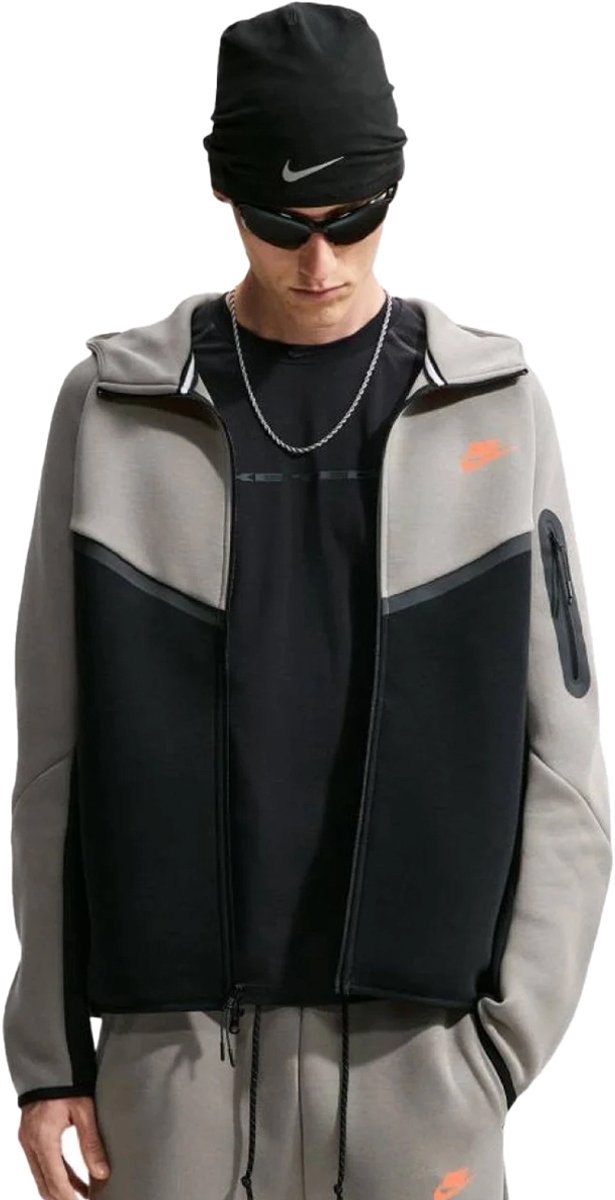 Nike tech fleece hoodie in de kleur . Groen