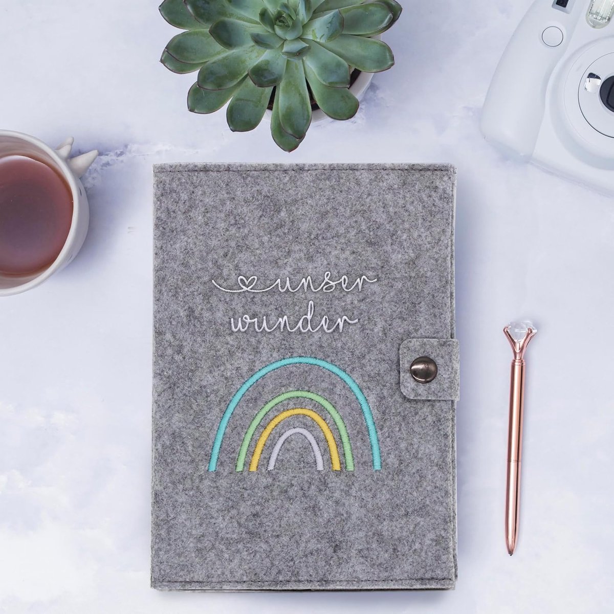 Paspoorthoes moeder - vilt regenboog pastel - met binnenzakken voor foto's en zorgverzekering - ShopVlot