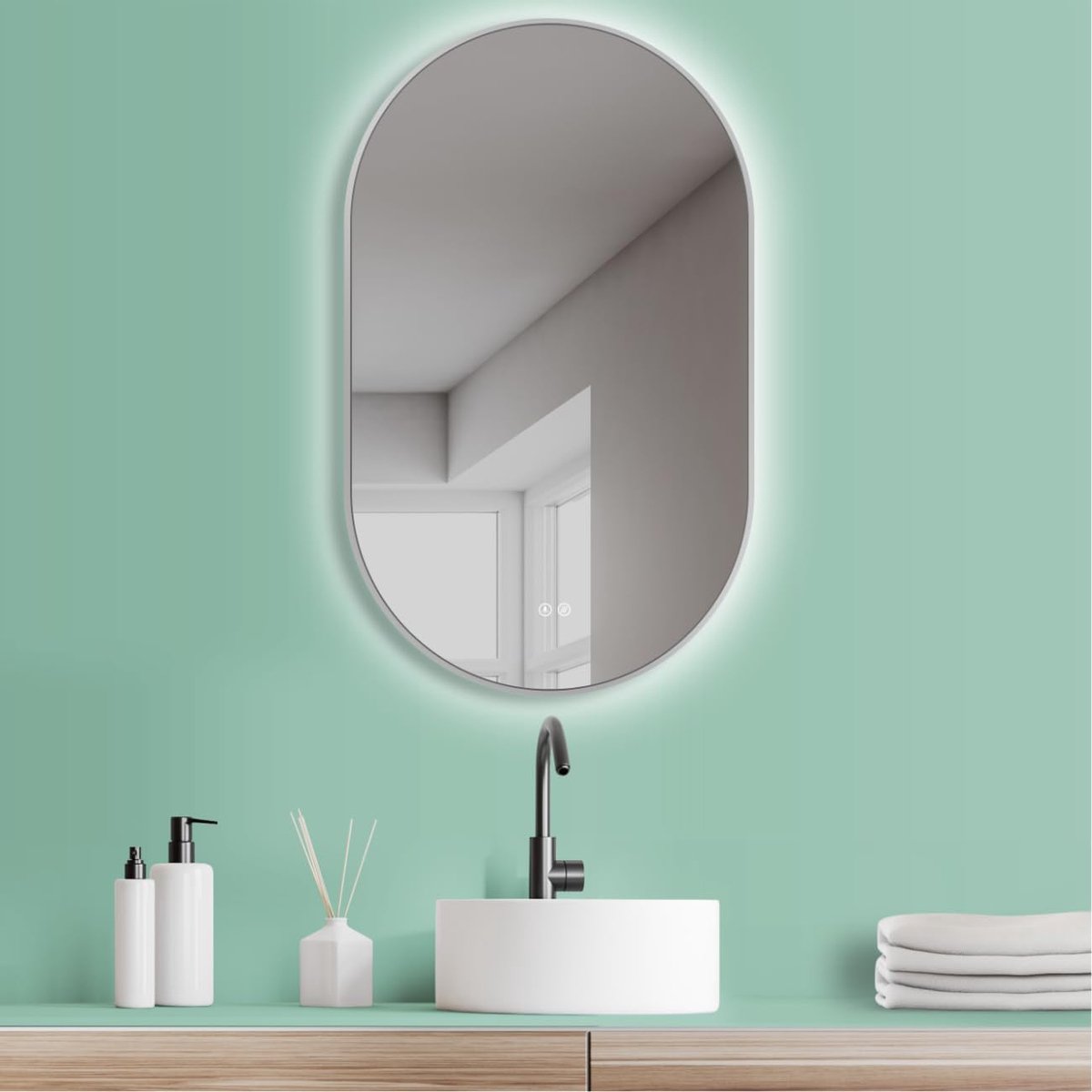 Badkamerspiegel LED 45 x 75 cm - ovalen vorm - metalen frame wit - anti-fog functie voor helder zicht - ShopVlot