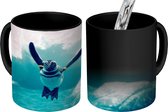 Magische Mok - Foto op Warmte Mok - Een Zwartvoetpinguïn in het water - 350 ML