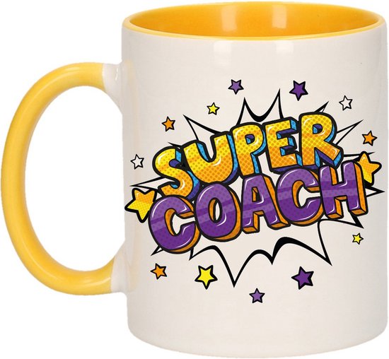 Tasse blanche avec intérieur et anse jaunes, arborant le texte "SUPER COACH" style bande dessinée, entouré d'étoiles.