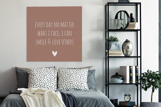 Tableau sur toile avec citation en anglais Chaque jour, peu importe ce à quoi je fais face, je peux sourire et aimer les autres sur fond marron - 90x90 cm - Décoration murale