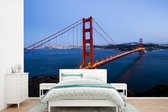 Behang - Fotobehang Golden Gate Bridge verlicht in de avond - Breedte 450 cm x hoogte 300 cm