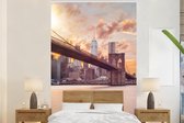 Behang - Fotobehang Brooklyn Brug en de skyline van New York tijdens zonsondergang - Breedte 225 cm x hoogte 350 cm