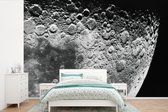 Papier peint Papier peint photo en vinyle - Un gros plan de la lune largeur 330 cm x hauteur 220 cm - Tirage photo sur papier peint (disponible en 7 tailles)