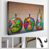 Appels en peren op een rode en blauwe kleur abstracte achtergrond. Decoratief houten fruit verfraaid door de kunstenaar, handgemaakt - Modern Art Canvas - Horizontaal - 337689950