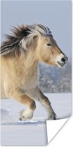 Poster Fjord paard dat door de sneeuw rent - 80x160 cm