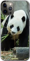 Geschikt voor iPhone 12 Pro hoesje - Panda - Boomstam - Grot - Siliconen Telefoonhoesje