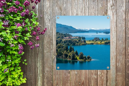 Posters de jardin Le lac bleu vif de Nahuel Huapi en Argentine entouré par le paysage verdoyant - 50x50 cm - Toile de jardin - Affiche extérieure