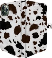 iPhone 11 Pro Hoesje -  Pasjeshouder Telefoon  - Portemonneehoesje - Met Dierenprint - Koeien Patroon - Donkerbruin