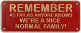 Wanddecoratie - Grappig gietijzeren bord. - Nice Normal Family - 13,5 cm hoog