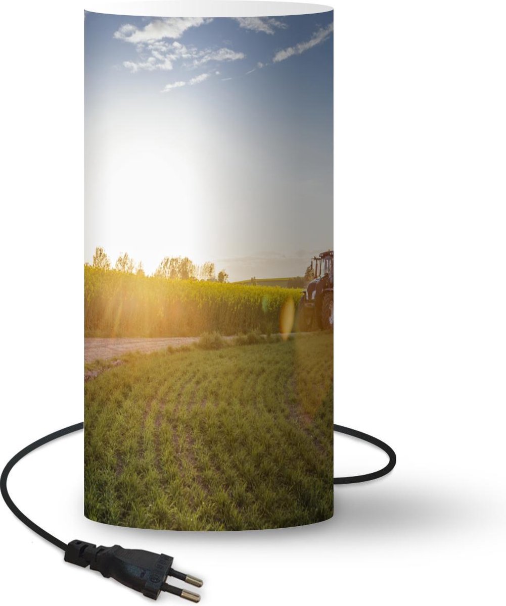 Lamp - Nachtlampje - Tafellamp slaapkamer - Trekker - Gras - Zonsondergang - 54 cm hoog - Ø24.8 cm - Inclusief LED lamp