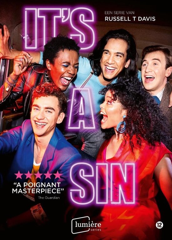 De poster van de serie 'It's A Sin' toont vijf lachende jonge mensen, met neonletters op de achtergrond.
