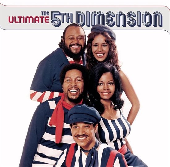 De groep The 5th Dimension in gestreepte outfits, met "The Ultimate 5th Dimension" logo.