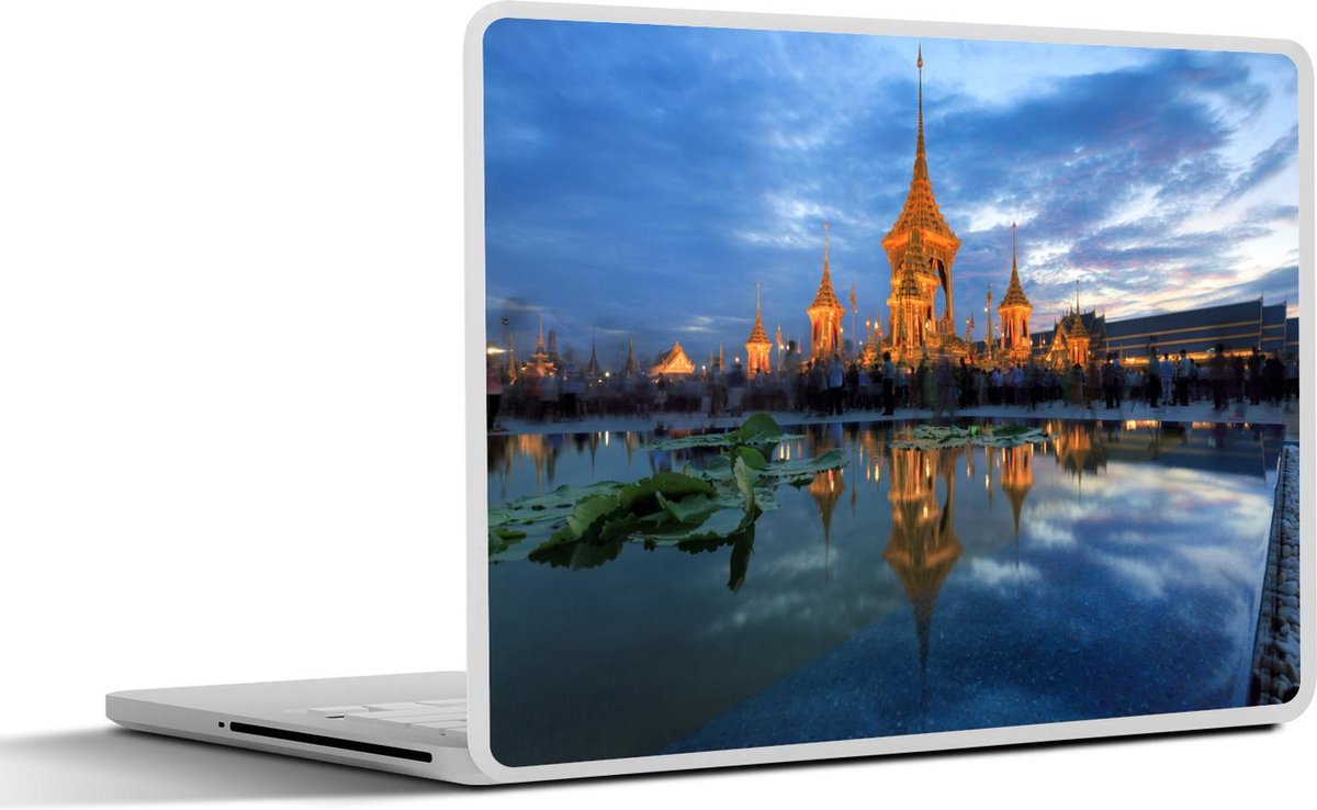Afbeelding van product SleevesAndCases  Laptop sticker - 14 inch - Gouden crematorium en zijn reflectie