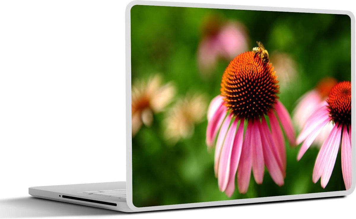 Afbeelding van product SleevesAndCases  Laptop sticker - 17.3 inch - Een bij op een Echinacea bloem