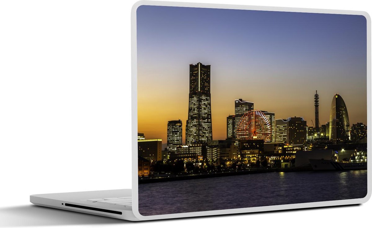 Afbeelding van product SleevesAndCases  Laptop sticker - 13.3 inch - Uitzicht op de Japanse miljoenenstad Yokohama