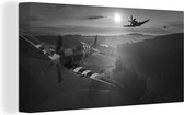 Canvas Schilderij Spitfire vliegtuigen bij zonsondergang - zwart wit - 80x40 cm - Wanddecoratie
