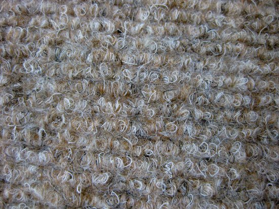 Textuur van beige en bruine lusjes in een trapmat.
