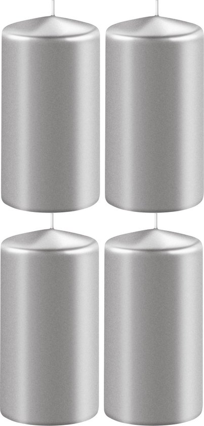 4x Metallic zilveren cilinderkaarsen/stompkaarsen 6 x 12 cm 45 branduren - Geurloze kaarsen metallic zilver - Woondecoraties
