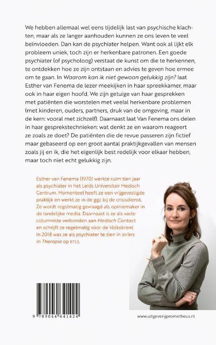 Esther van Fenema, psychiater, zittend in een grijze coltrui met glittereffect, glimlacht en kijkt naar rechts. Haar rechterhand rust op haar kin.