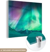 MuchoWow® Glasschilderij 50x50 cm - Schilderij acrylglas - Noorderlicht - Berg - Nacht - Foto op glas - Schilderijen