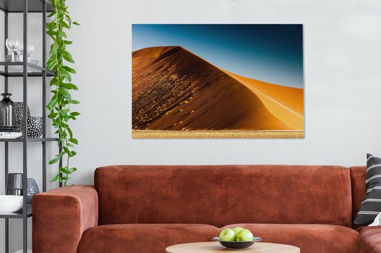 Les couleurs des dunes dorées sous le ciel bleu dans le parc du Namib-Naukluft Toile 140x90 cm - Tirage photo sur toile (Décoration murale salon / chambre)