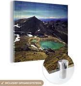 MuchoWow® Glasschilderij 20x20 cm - Schilderij acrylglas - Luchtfoto van het Nationaal park Tongariro in Nieuw-Zeeland - Foto op glas - Schilderijen