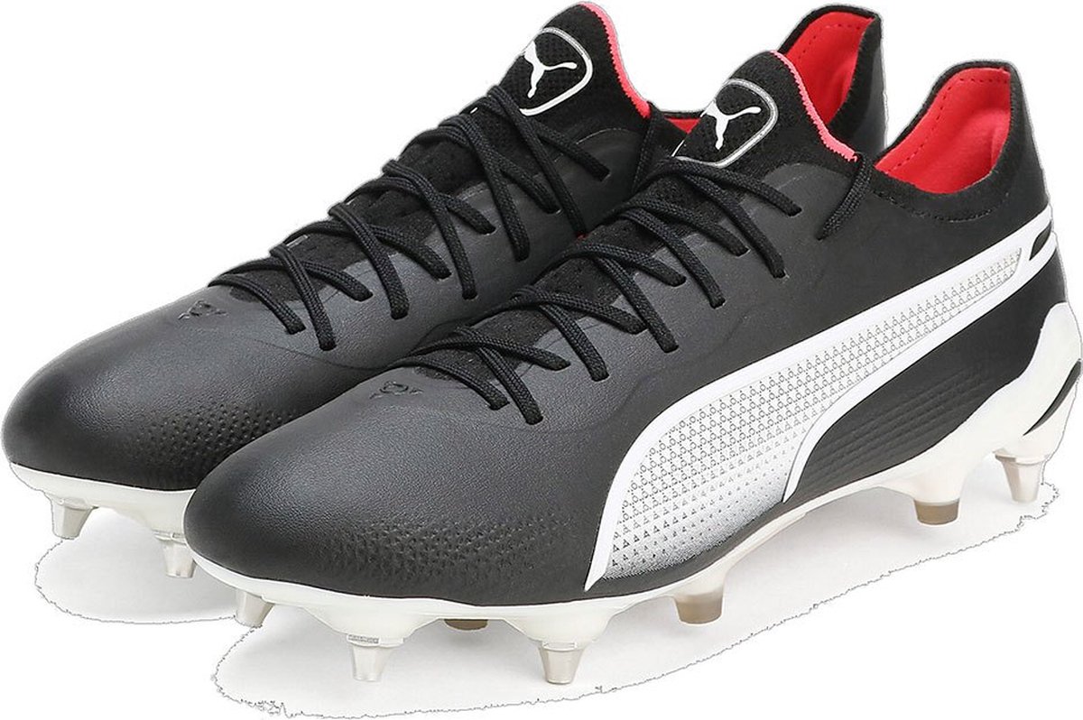 Puma King Ultimate Mxsg voetbalschoenen in zwart, EU 39, met audacieuze design-upgrades en comfortabele pasvorm.