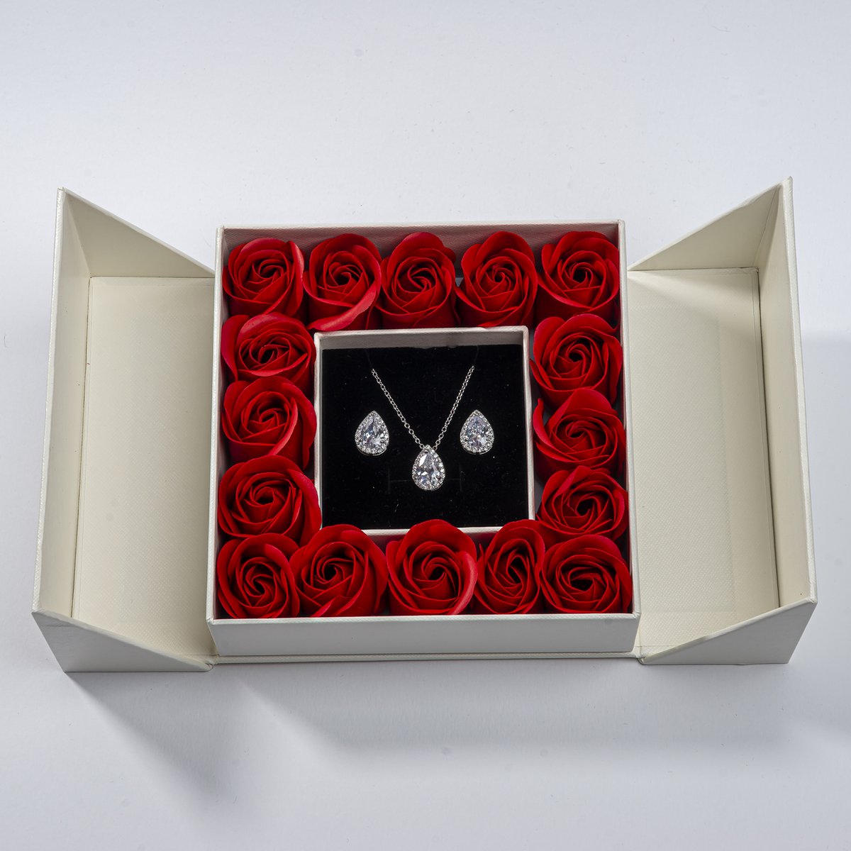Swarovski Druppel Ketting met Oorbellen - 45 cm - Giftbox vrouwen – Valentijn – Moederdag cadeau - Geschenkset vrouwen - Cadeau voor vrouw - Verjaardagscadeau - Valentijnsdag - Cadeautje - Geschenk - Verjaardag Cadeau vrouw - cadeau - kerst cadeau