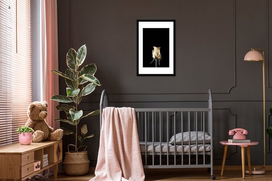 Fleur claire sur fond noir 40x60 cm