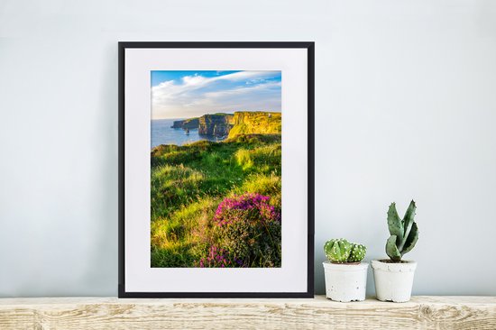 Photo en cadre - Fleurs irlandaises sur les falaises de Moher Cadre photo noir avec passe-partout blanc petit 30x40 cm - Affiche sous cadre (Décoration murale salon / chambre)