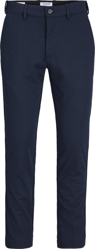 Pantalon chino bleu foncé avec fermeture boutonnée et zippée, passants de ceinture et poches.