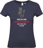 T-shirt Femme Trois Champion du Monde à la suite | Fan de Formule 1 | Max Verstappen / supporter de Red Bull racing | Champion du monde | dames de la marine | taille L.