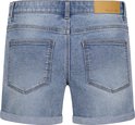 Short en jean bleu clair avec ourlet retroussé, dos avec poches plaquées et étiquette de marque en cuir.