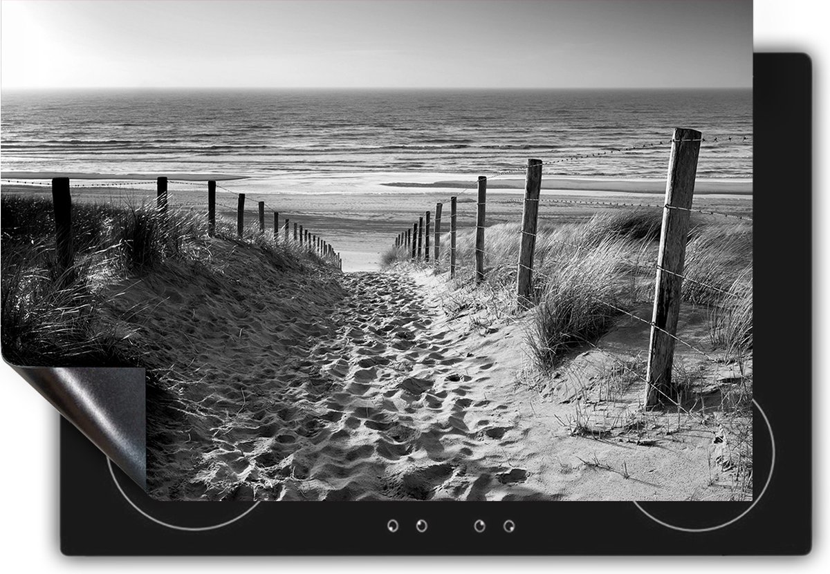 Chefcare Inductie Beschermer Voetpad in de Duinen met Strand en Zee - Zwart Wit - 81,6x52,7 cm - Afdekplaat Inductie - Kookplaat Beschermer - Inductie Mat