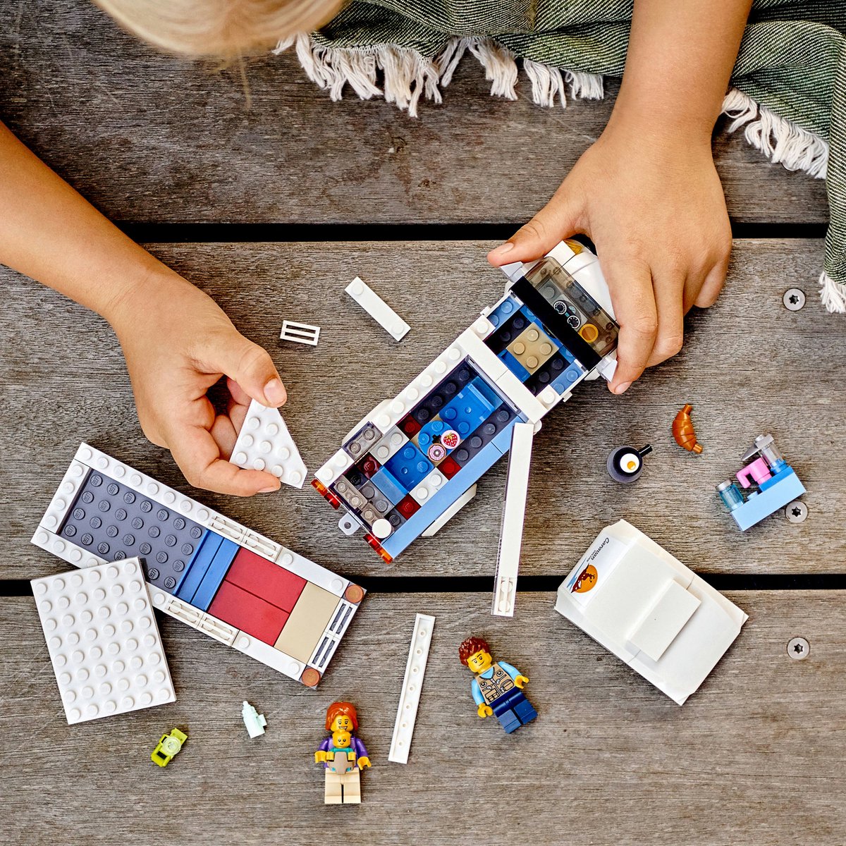 LEGO City Vakantiecamper 60283 — afbeelding 6