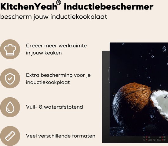 Inductiebeschermer met een kokosnoot en waterplassen, met tekst over kenmerken zoals 'creëer meer werkruimte' en 'extra bescherming'.