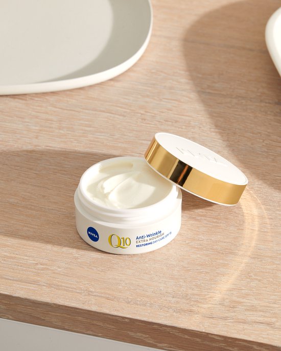 Nivea Q10 Power Anti-rimpel Dagcrème met open deksel.