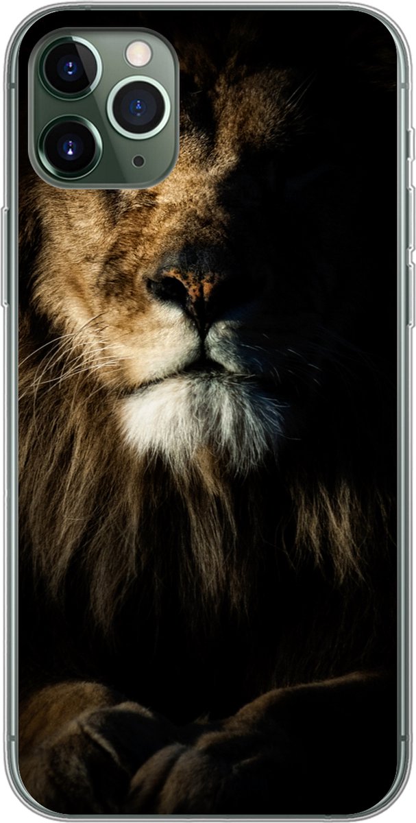 Telefoonhoesje Geschikt voor iPhone 11 Pro Max hoesje - Leeuw - Licht - Portret - Siliconen Telefoonhoesje Telefoonhoesje