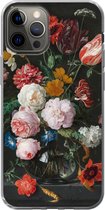 Geschikt voor iPhone 13 Pro hoesje - Stilleven met bloemen in een glazen vaas - Schilderij van Jan Davidsz. de Heem - Siliconen Telefoonhoesje