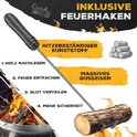 Vuurhaak met hittebestendige handgreep en gietijzeren punt, boven een houtblok. Tekst 'Inclusief vuurhaak', 'Hittebestendige kunststof', 'Massief gietijzer'.