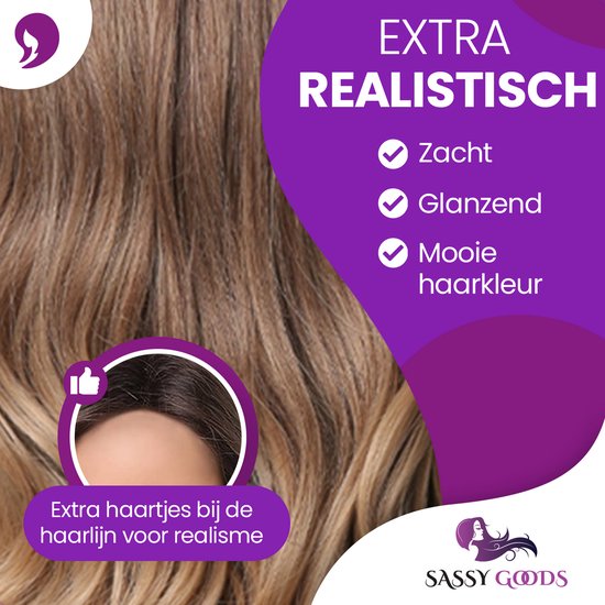Close-up van golvend, donkerblond haar met highlights. Tekst: 'Extra realistisch', met kenmerken zoals 'Zacht', 'Glanzend', 'Mooie haarkleur'.