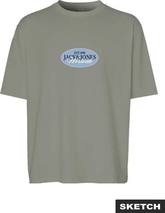 Olijfgroen T-shirt met korte mouwen en ronde hals. Op de borst een ovaal blauw logo met tekst.