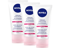 NIVEA Essentials Voedende Dagcrème voor Vrouwen SPF 15 - Gezichtscreme Droge huid - Moisturizer - Skincare - met Amandelolie - 3x50 ml - Voordeelverpakking