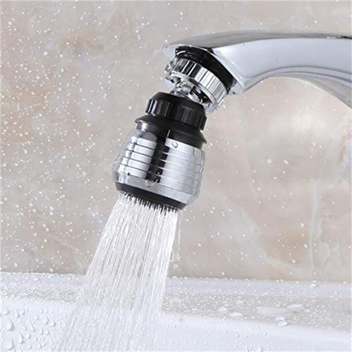 360 graden draaibare sproeikop waterbesparende kraan met beluchter, diffusor, watermondstuk en filteradapter.