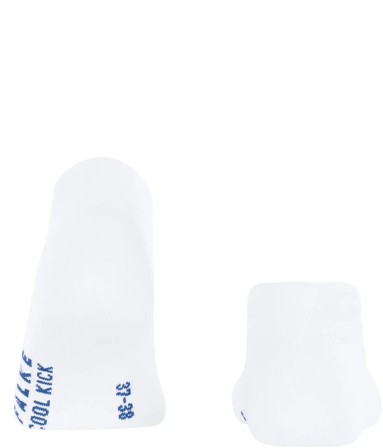 Witte Falke sneakersokken met blauwe opdruk "COOL KICK" en maat "37-38".